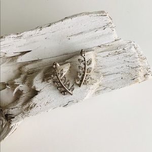 🌸 Leaf crystal diamond earrings -Like New!